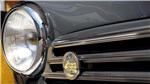 Kühlergrill eines Peugeot 203 2